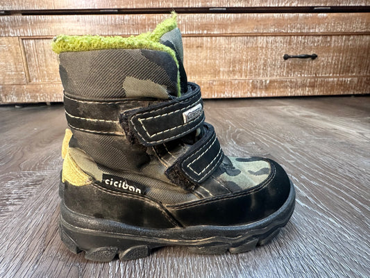 Ciciban winter boots , Size 7 (eu23), lightweight, Velcro straps, VGUC , Shoes 7 (Walkers:12-24 mth)