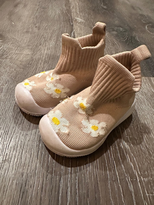 Slip on Shoes, easy on and off, Size 7C, VGUC, Shoes 7 (Walkers:12-24 mth)