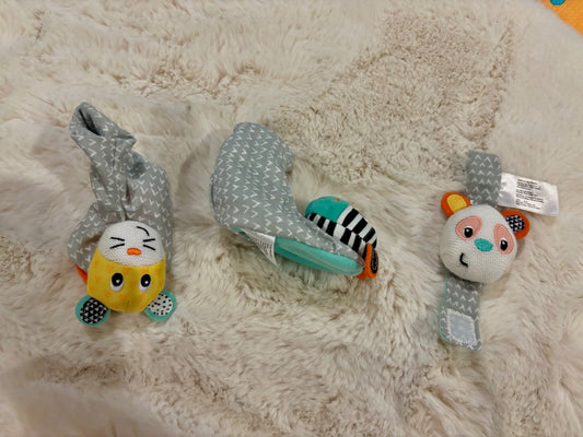 Rattle boots and wrist toys