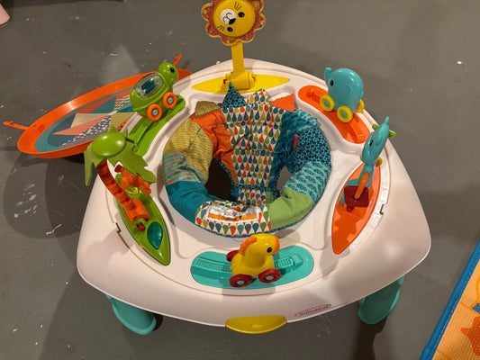 Sit, Spin & Stand Entertainer 360 Seat & Activity Table / Center