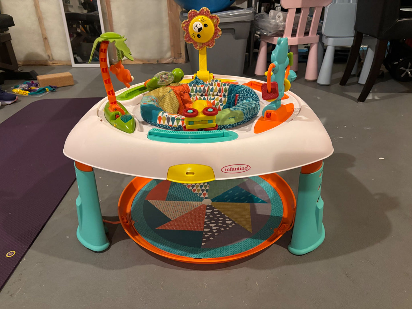 Sit, Spin & Stand Entertainer 360 Seat & Activity Table / Center