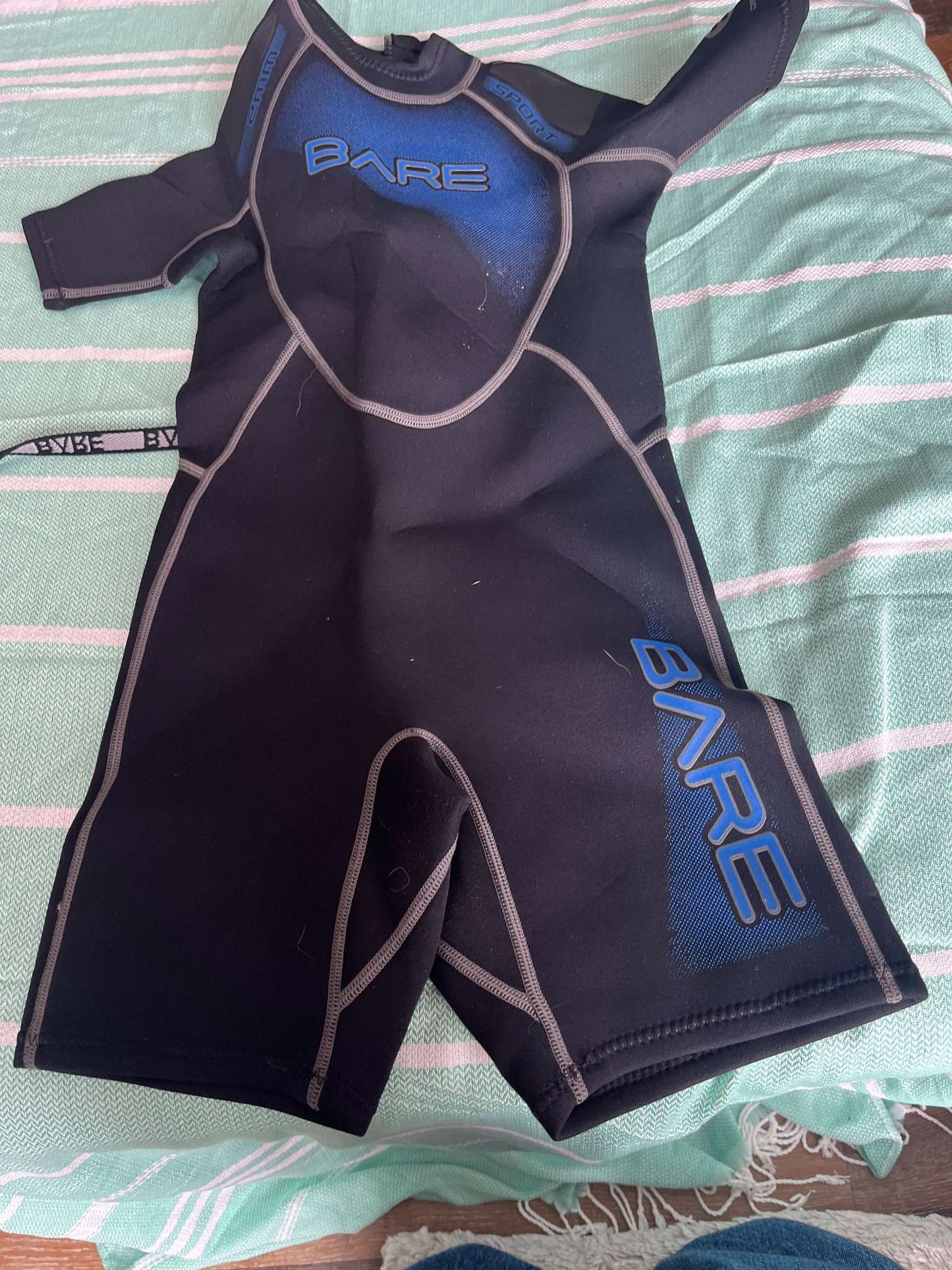 Bare Wetsuit - Size 8. Like New, Kids 8