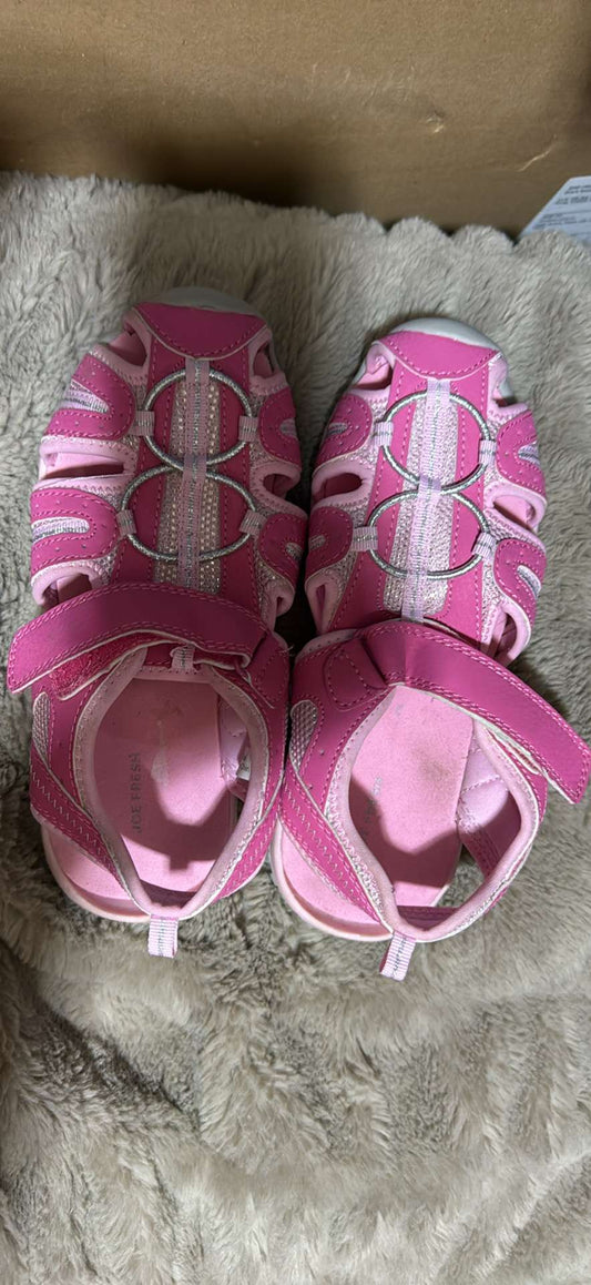 Joe fresh Closed toe sandles. Like New - Size 2, Shoes 2 (Kids:4-8yr)
