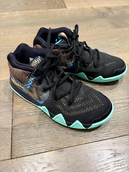 EUC  Nike Kyrie 4 ‘Mamba Mentality’ Basketball Shoe - Size 3Y, Shoes 3 (Kids:4-8yr)