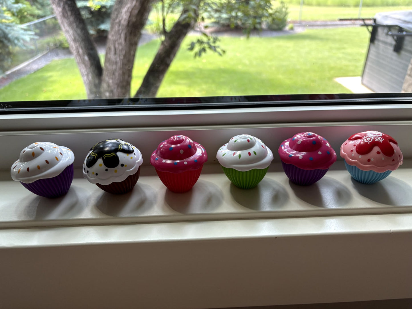 VGUC - Set of 6 Transforming Cupcake Girls Toys