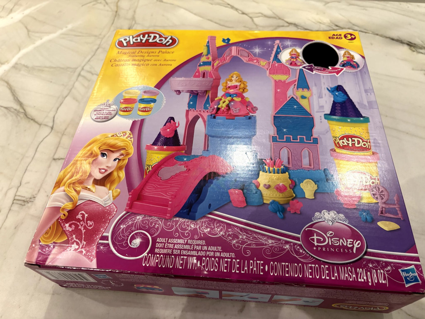 VGUC  (with Box) Play-Doh Magical Designs Palace featuring Aurora **Play-Doh not included**