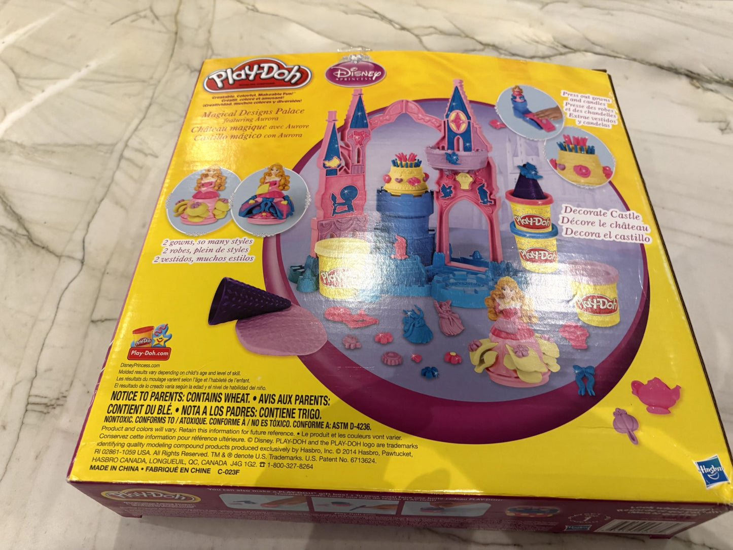VGUC  (with Box) Play-Doh Magical Designs Palace featuring Aurora **Play-Doh not included**
