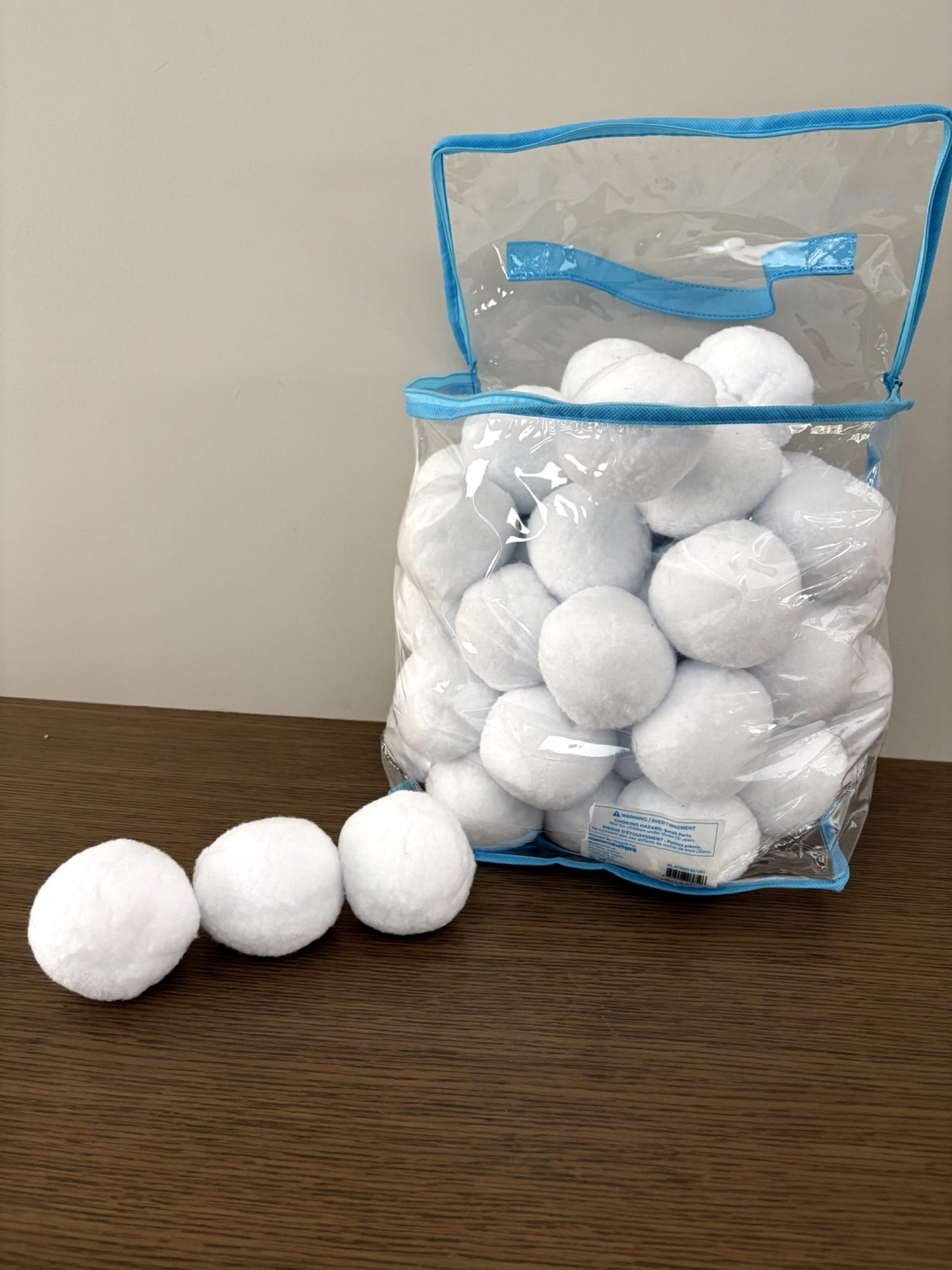 VGUC - Mastermind Toys 50 Pack of Indoor Snowballs