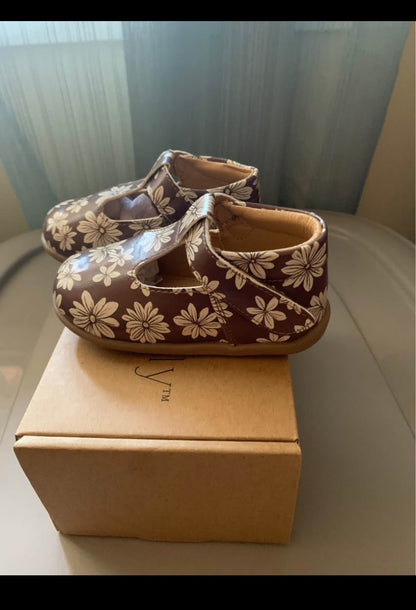 Toddler shoe, Shoes 5 (Walkers:12-24 mth)