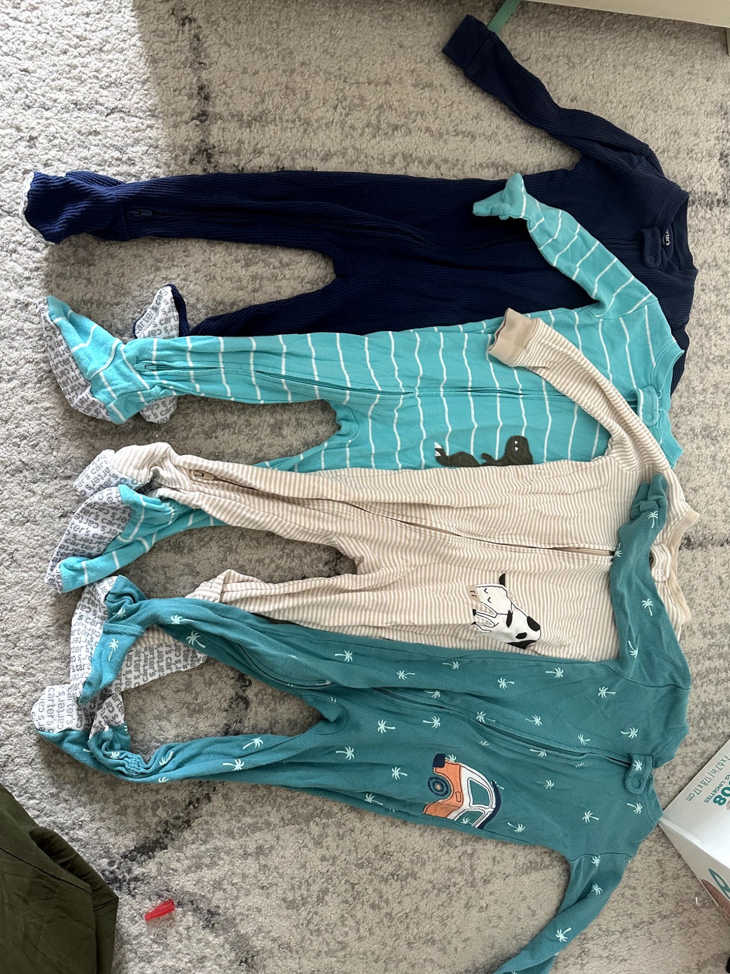 Carters 18M Set of 4 Zippered Onesies, Kids 18 Month (12-18M)