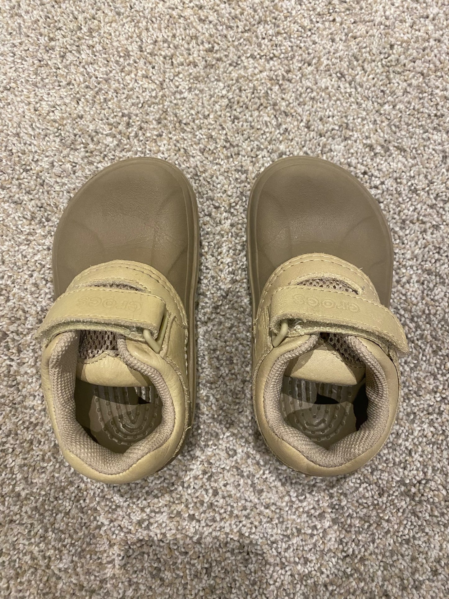 Crocs toddler boy walking shoes size 8.5, Shoes 8.5 (Toddler:2-4yr)