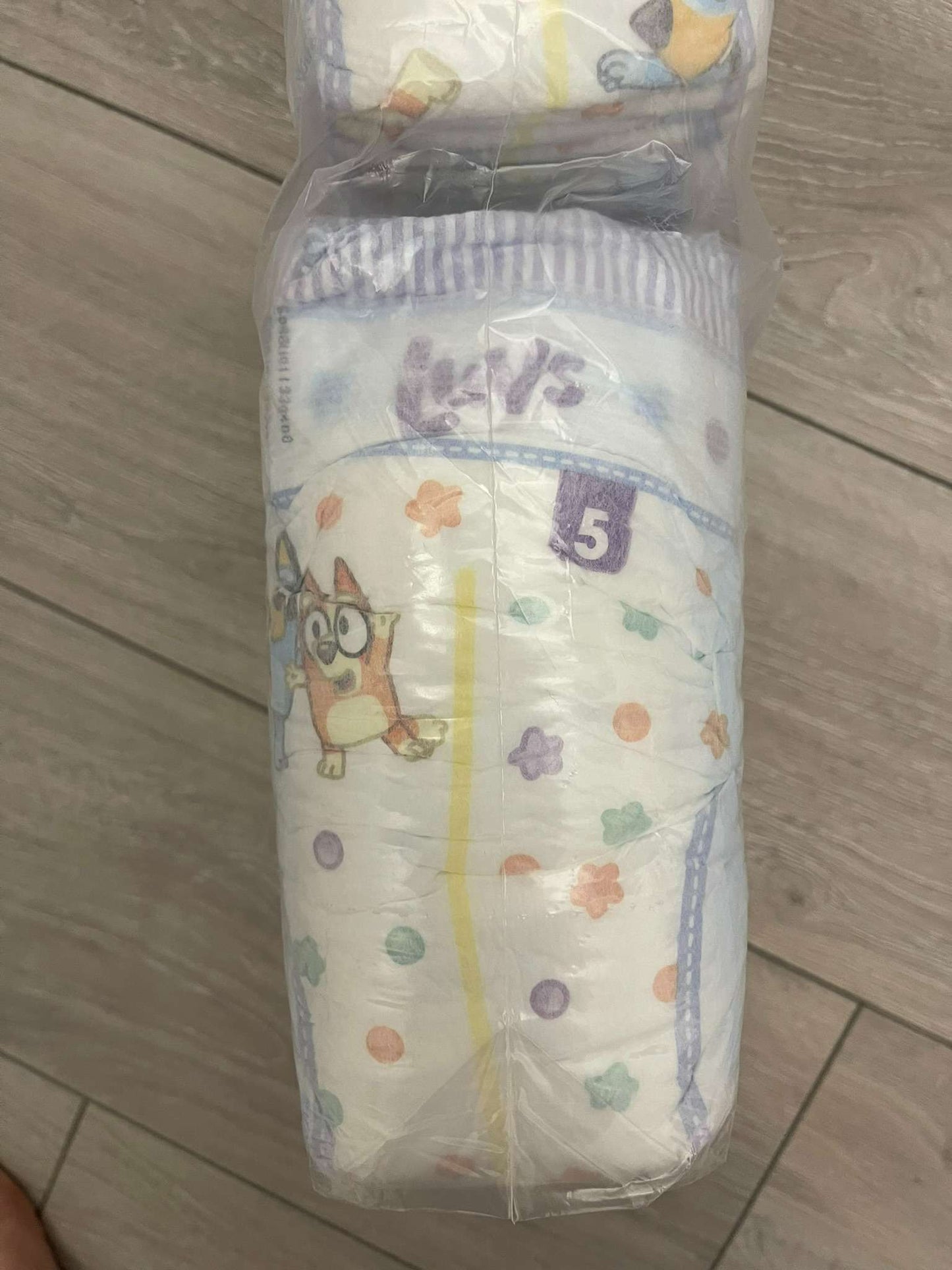 Luvs Diapers - Size 5  (62 count)  - Unopened Sleeve