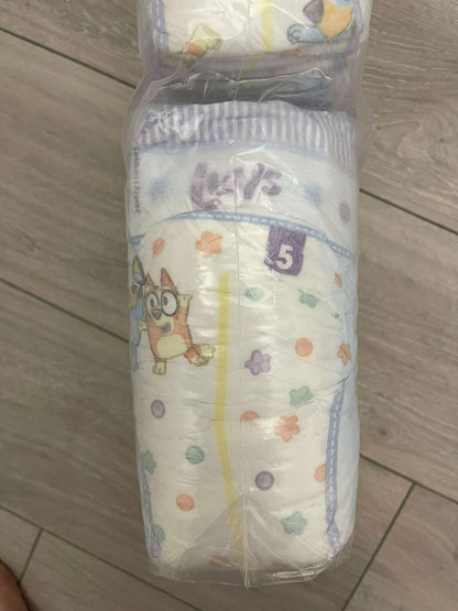 Luvs Diapers - Size 5  (62 count)  - Unopened Sleeve