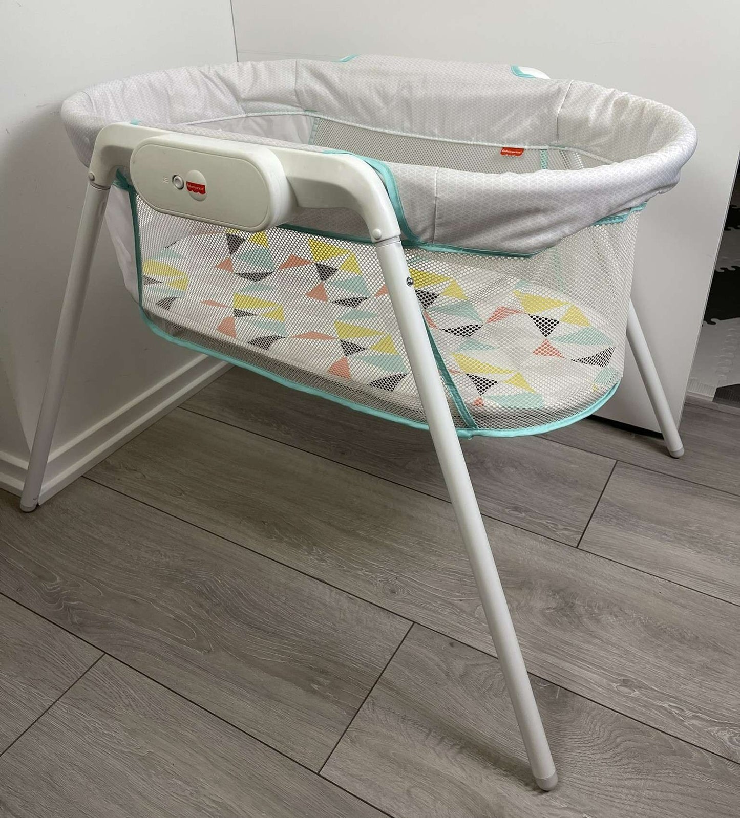 Fisher-Price Stow 'n Go Bassinet