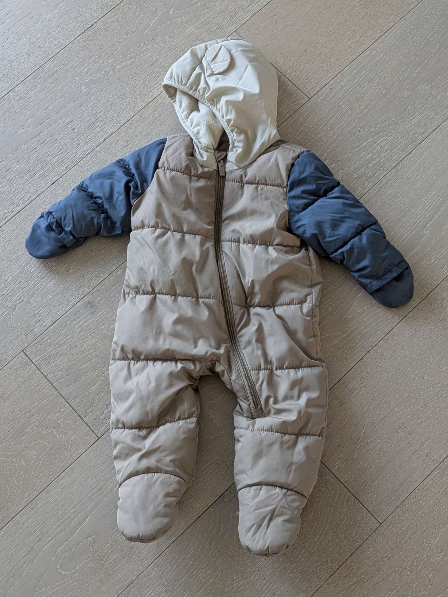 Old Navy one-piece snowsuit, beige and blue, Kids 12 Month (9-12M)