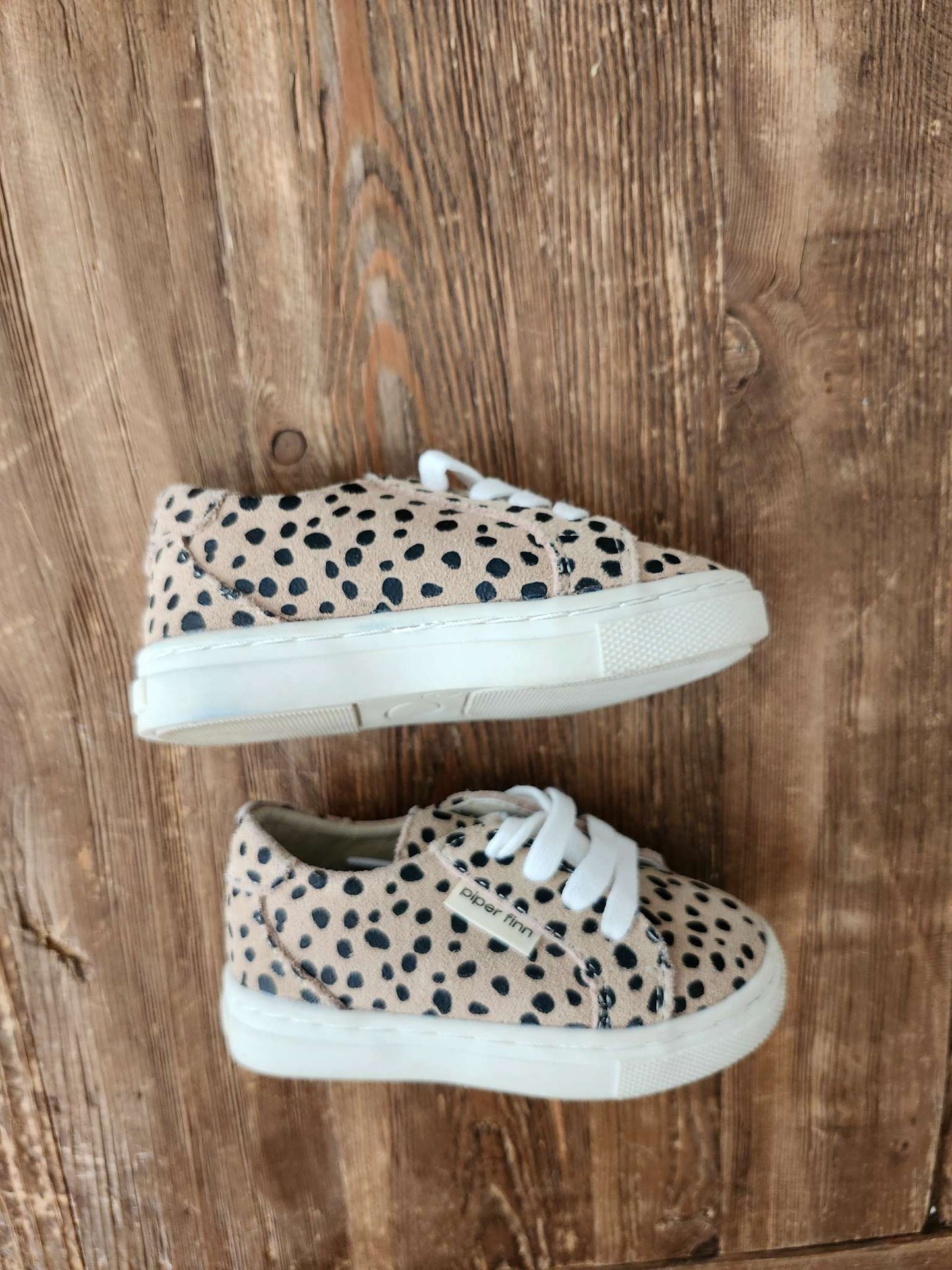Piper Finn, Cheetah low top sneakers, toddler Size 4, like new, Shoes 4 (Baby: 0-12 mth)