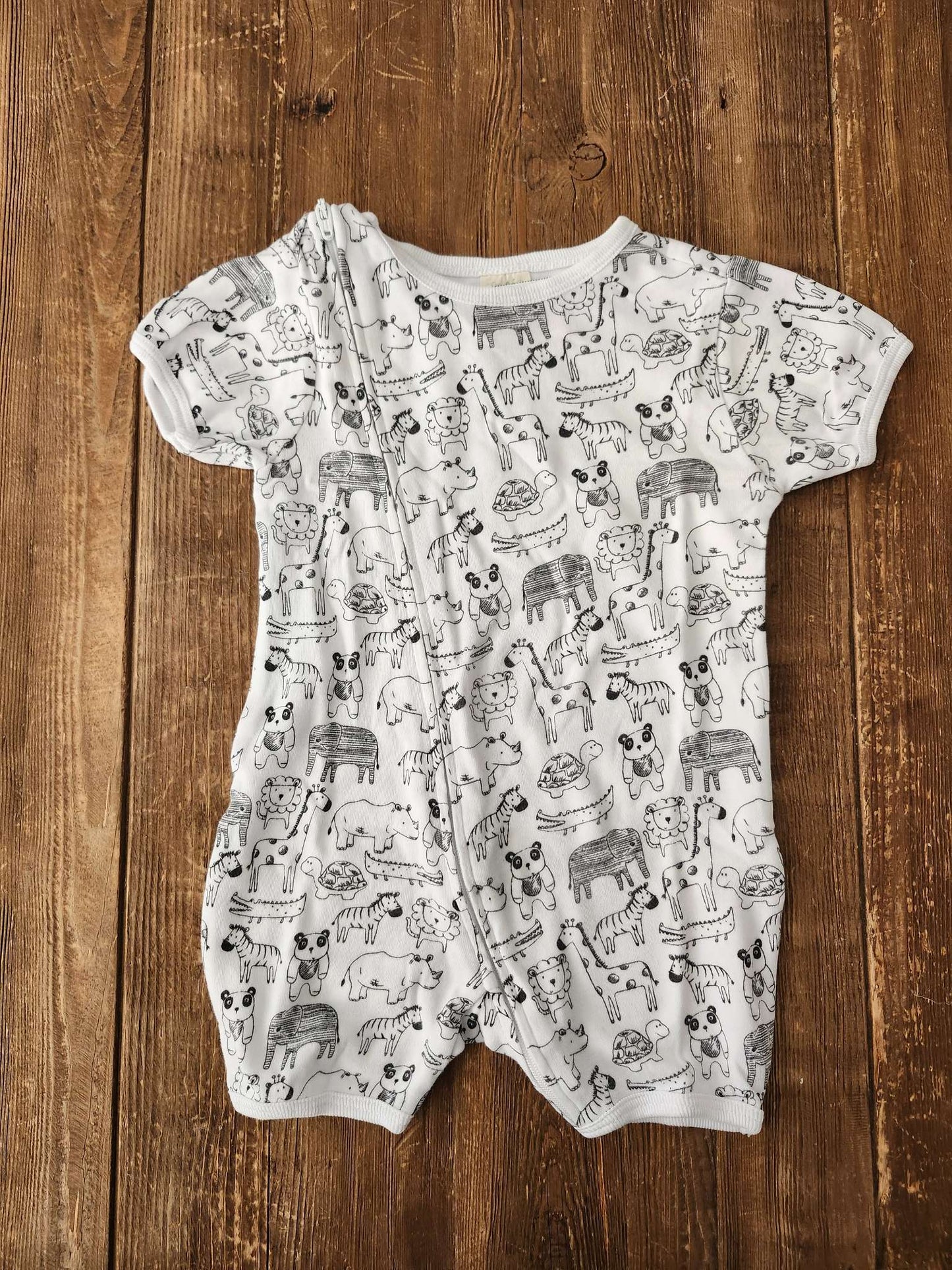 Baby organic short sleeve romper, 6-9 months, EUC, Kids 9 Month (6-9M)