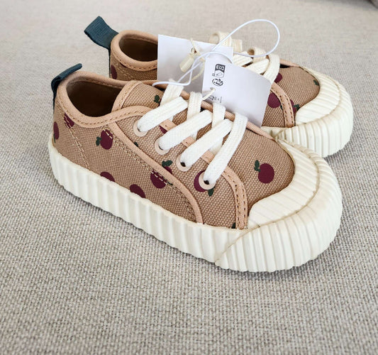 Zara apple sneakers, EUR 22 (size 6.5), NWT, Shoes 6.5 (Walkers:12-24 mth)