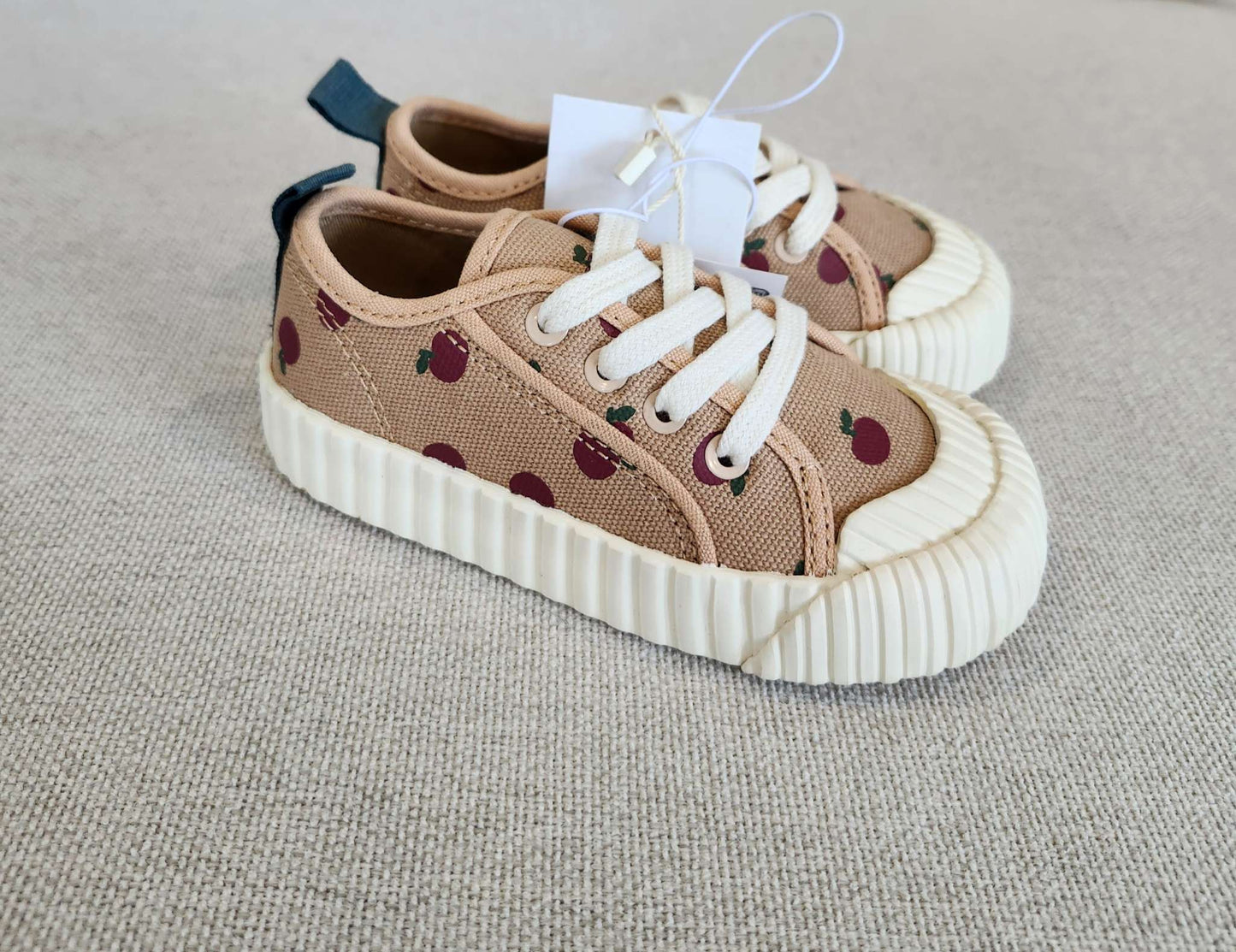 Zara apple sneakers, EUR 22 (size 6.5), NWT, Shoes 6.5 (Walkers:12-24 mth)