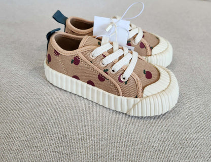 Zara apple sneakers, EUR 22 (size 6.5), NWT, Shoes 6.5 (Walkers:12-24 mth)