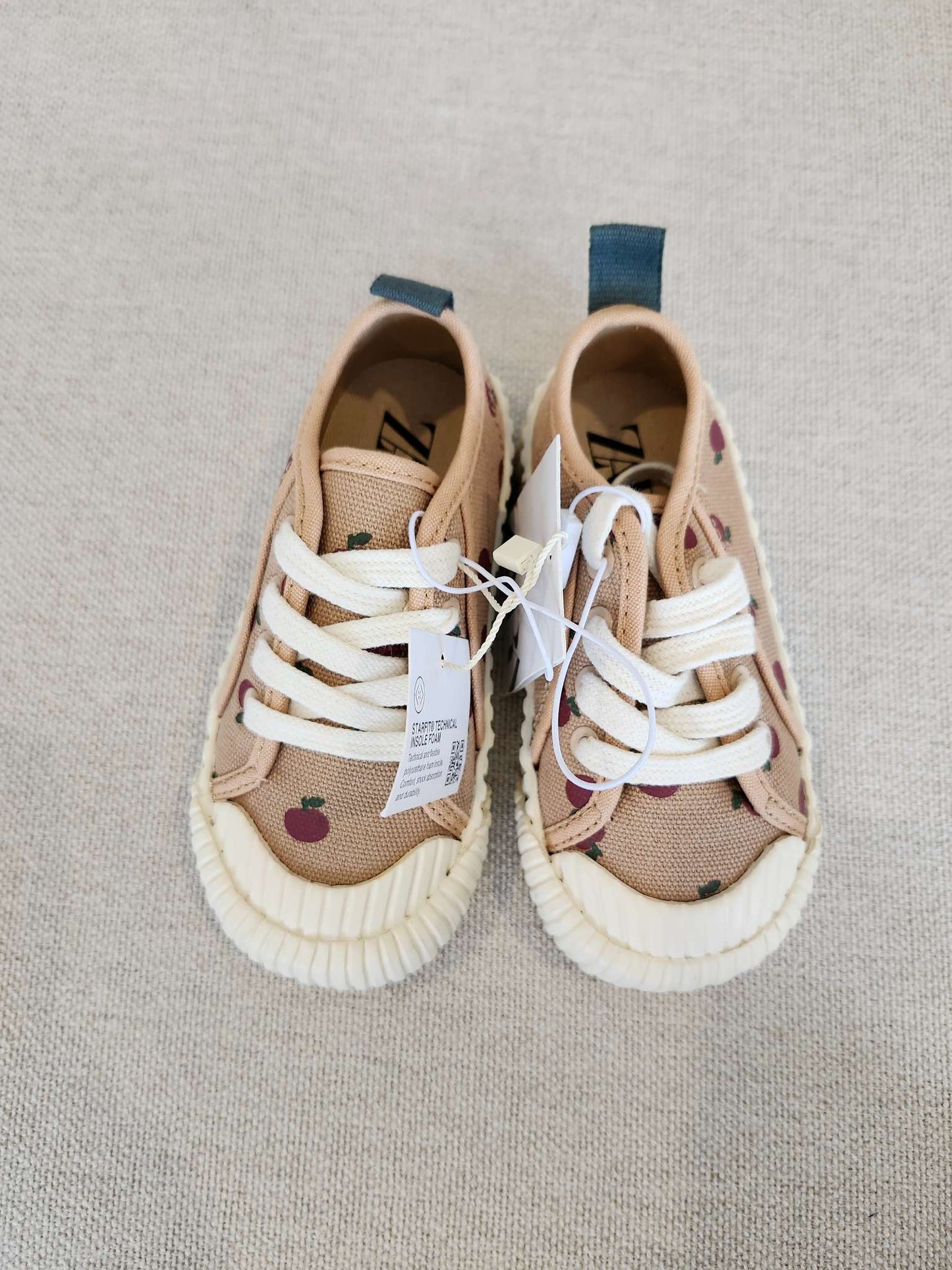 Zara apple sneakers, EUR 22 (size 6.5), NWT, Shoes 6.5 (Walkers:12-24 mth)