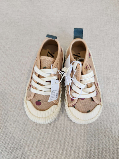 Zara apple sneakers, EUR 22 (size 6.5), NWT, Shoes 6.5 (Walkers:12-24 mth)