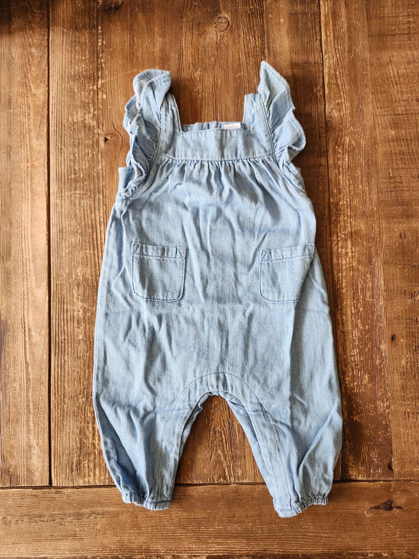 Old Navy denim romper, 3-6M, EUC, Kids 6 Month (3-6M)