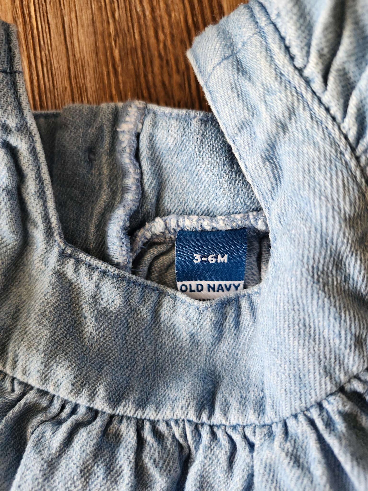 Old Navy denim romper, 3-6M, EUC, Kids 6 Month (3-6M)