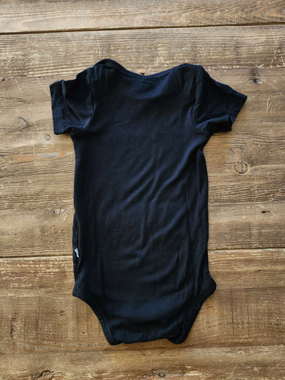 Kyte baby black onesie, 6-12M, like new, Kids 9 Month (6-9M)