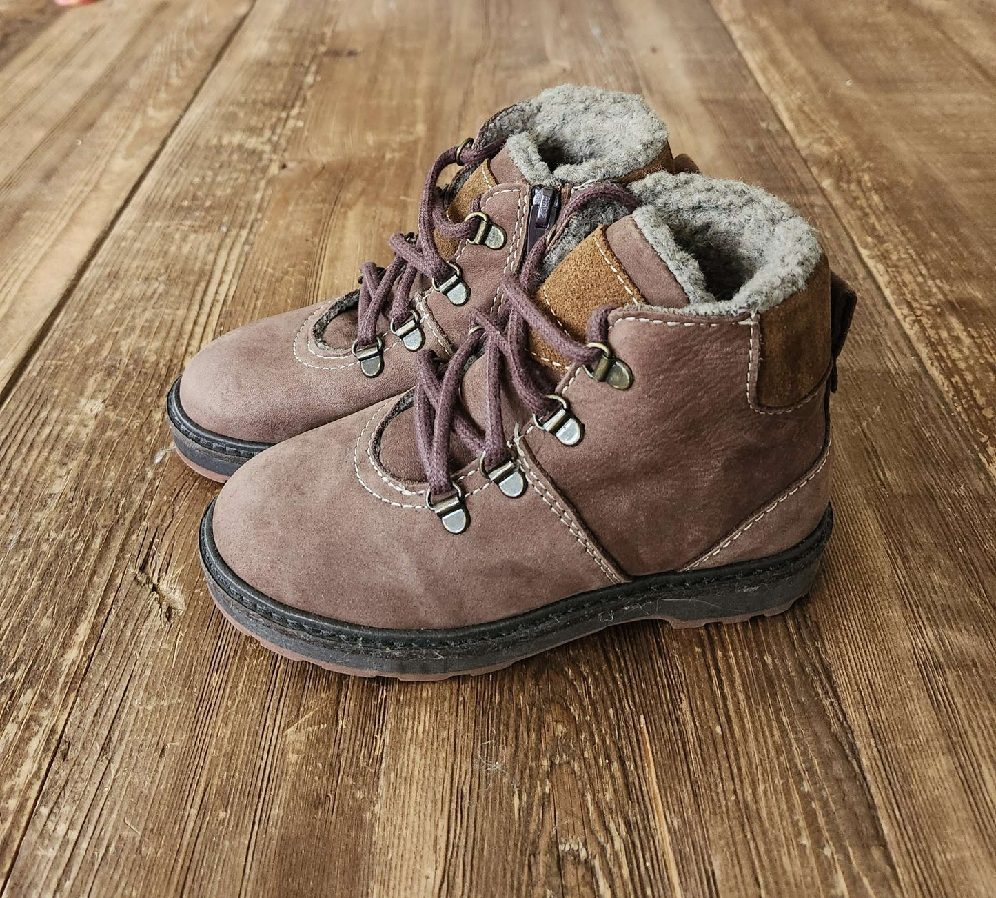 Zara kids boots, size US 8.5; EUR 25 (6.1 inches), Shoes 8.5 (Toddler:2-4yr)
