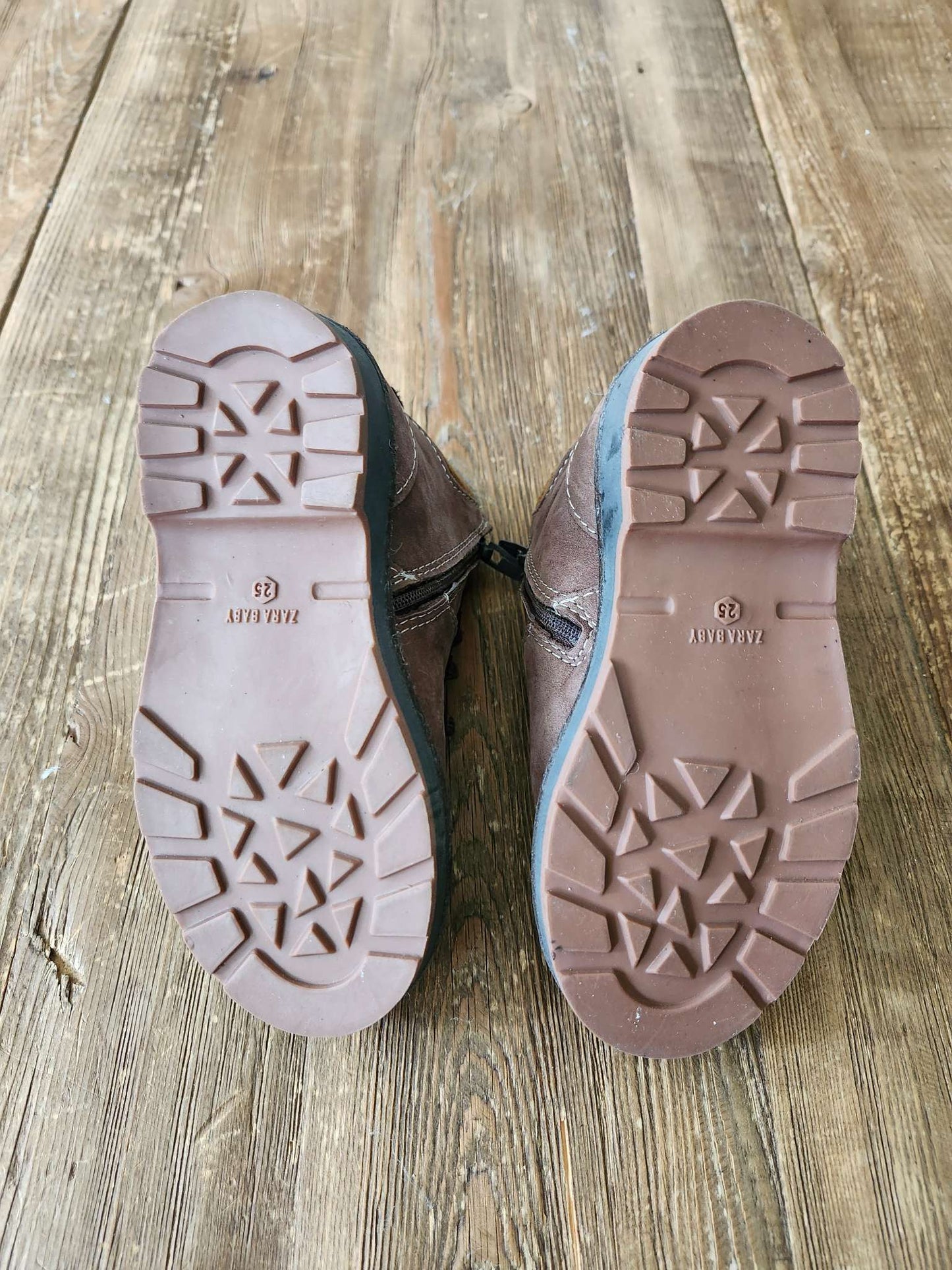 Zara kids boots, size US 8.5; EUR 25 (6.1 inches), Shoes 8.5 (Toddler:2-4yr)