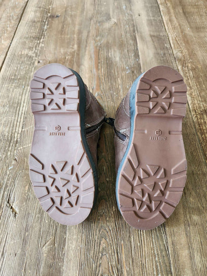 Zara kids boots, size US 8.5; EUR 25 (6.1 inches), Shoes 8.5 (Toddler:2-4yr)