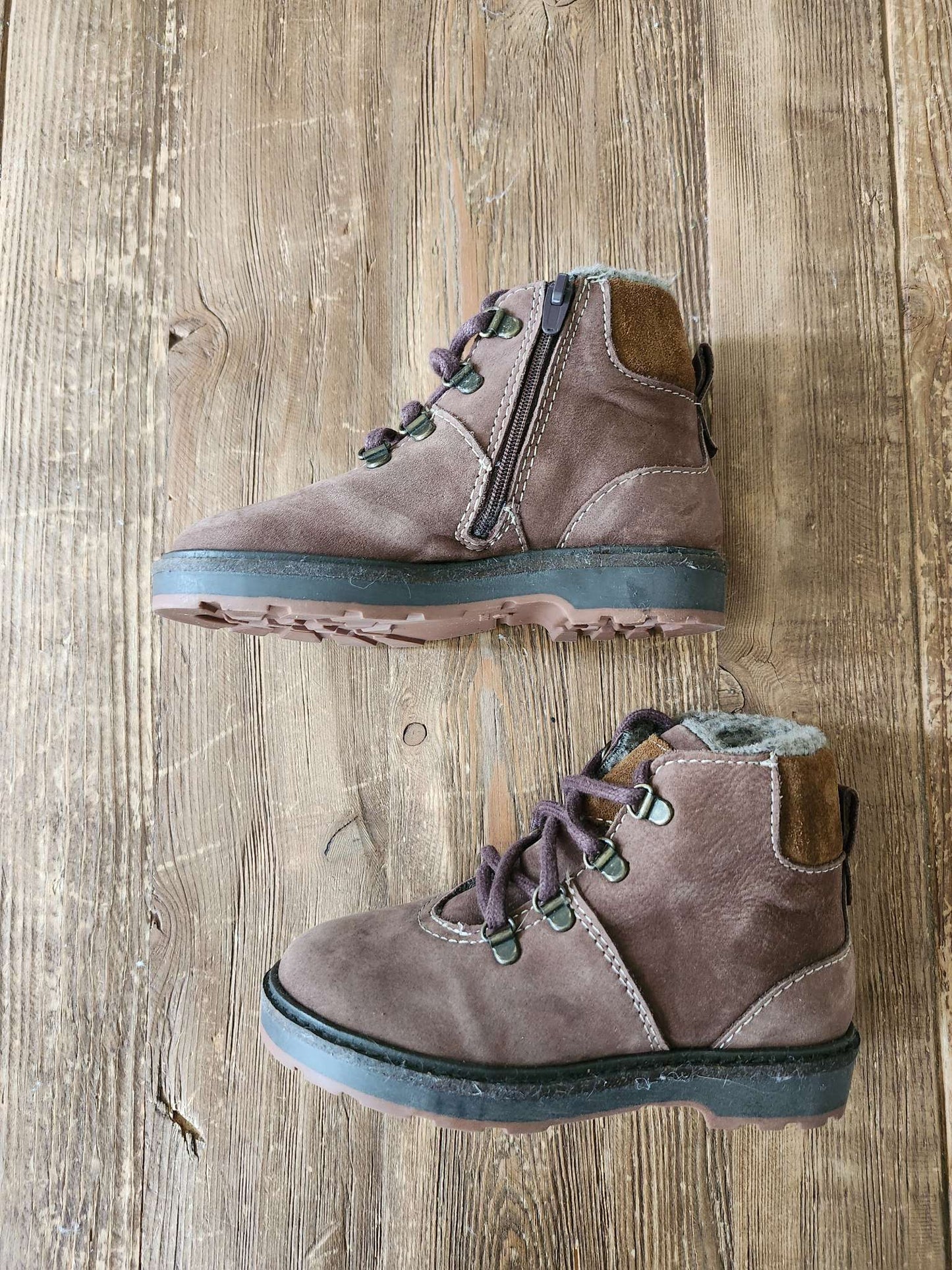 Zara kids boots, size US 8.5; EUR 25 (6.1 inches), Shoes 8.5 (Toddler:2-4yr)
