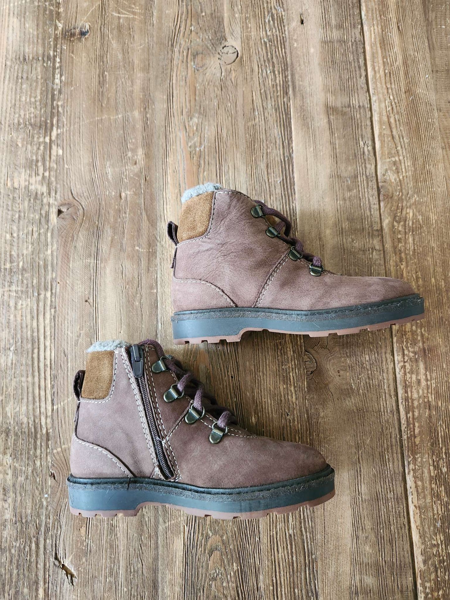 Zara kids boots, size US 8.5; EUR 25 (6.1 inches), Shoes 8.5 (Toddler:2-4yr)