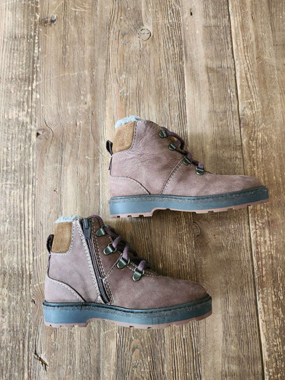Zara kids boots, size US 8.5; EUR 25 (6.1 inches), Shoes 8.5 (Toddler:2-4yr)