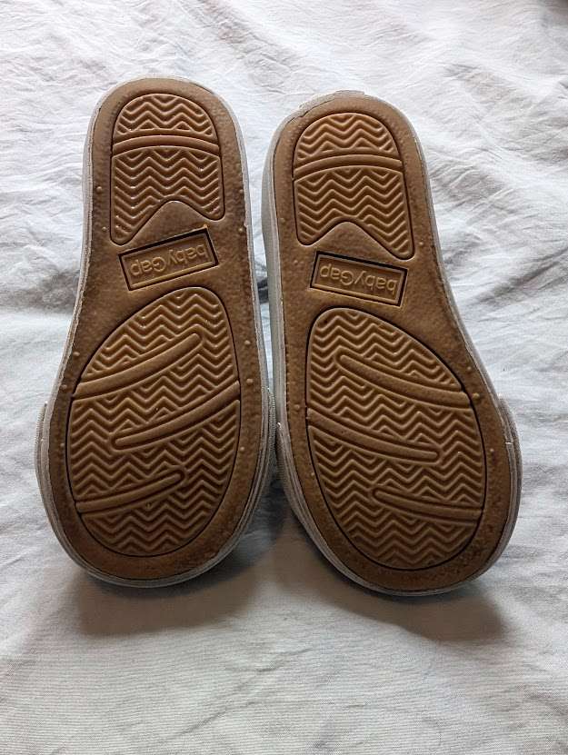 babyGap Toddler Canvas Laced Sneakers size 8 , Shoes 8 (Toddler:2-4yr)