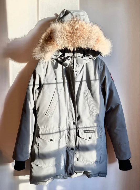Canada Goose Trillium Parka Women’s Medium, light grey EUC, Maternity M (8-10)