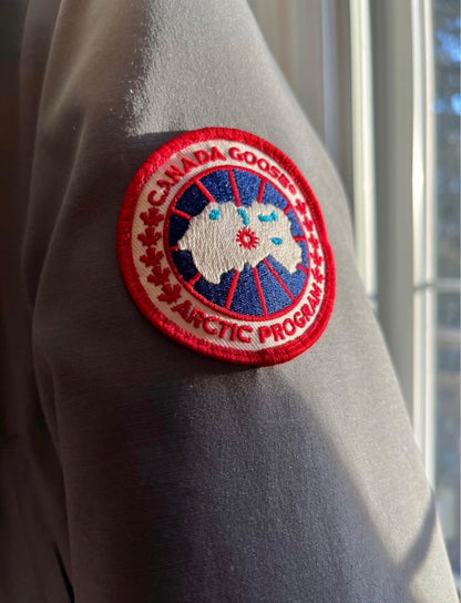 Canada Goose Trillium Parka Women’s Medium, light grey EUC, Maternity M (8-10)