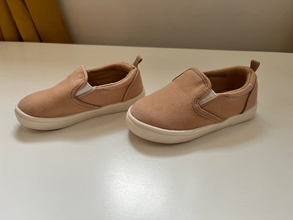 Baby Gap Slip On Shoes Toddler size 7 fit small, Shoes 7 (Walkers:12-24 mth)