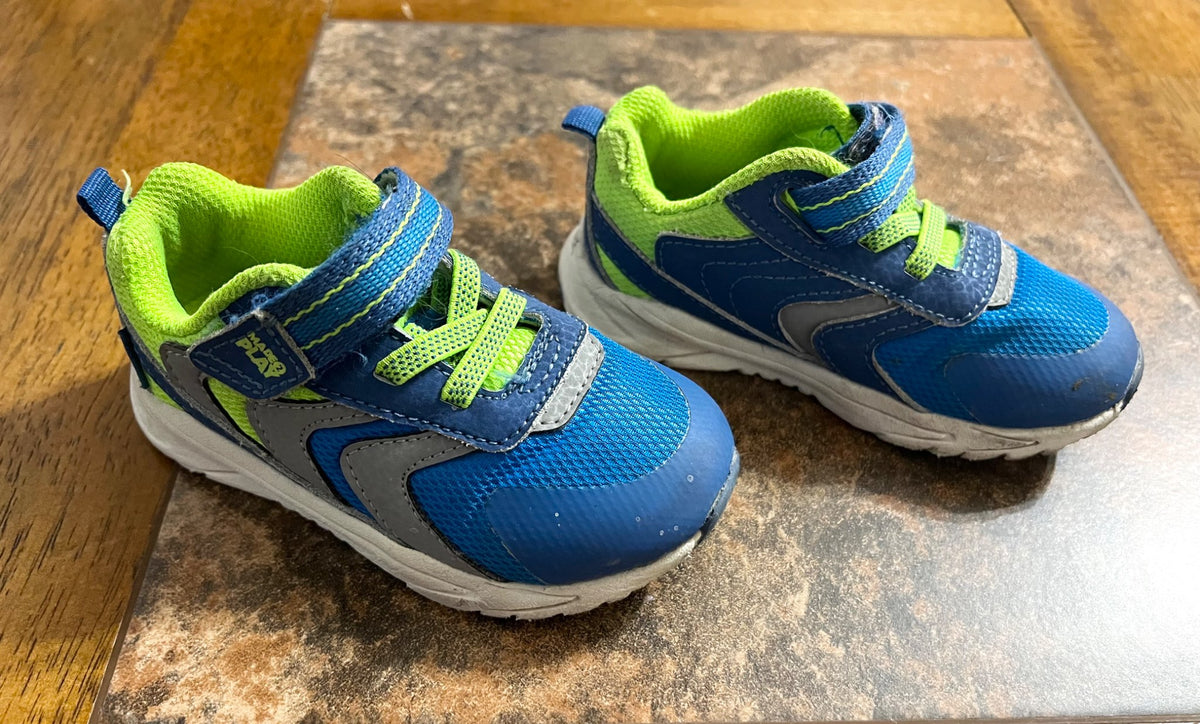 Stride Rite sneakers size 6, Shoes 6 (Walkers:12-24 mth)