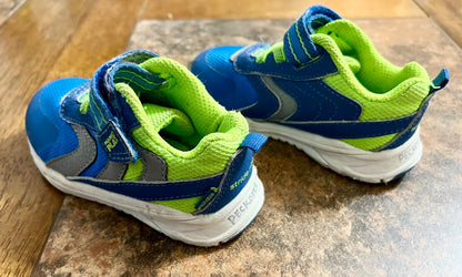 Stride Rite sneakers size 6, Shoes 6 (Walkers:12-24 mth)