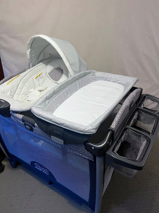 Graco Quick Connect Pack n Play with Bassinet, Change Station and Bouncer