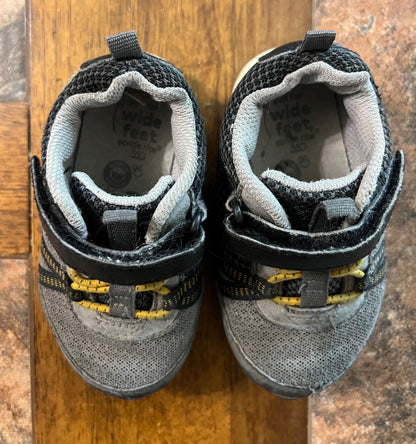 Stride Rite wide toe toddler 6, Shoes 6 (Walkers:12-24 mth)