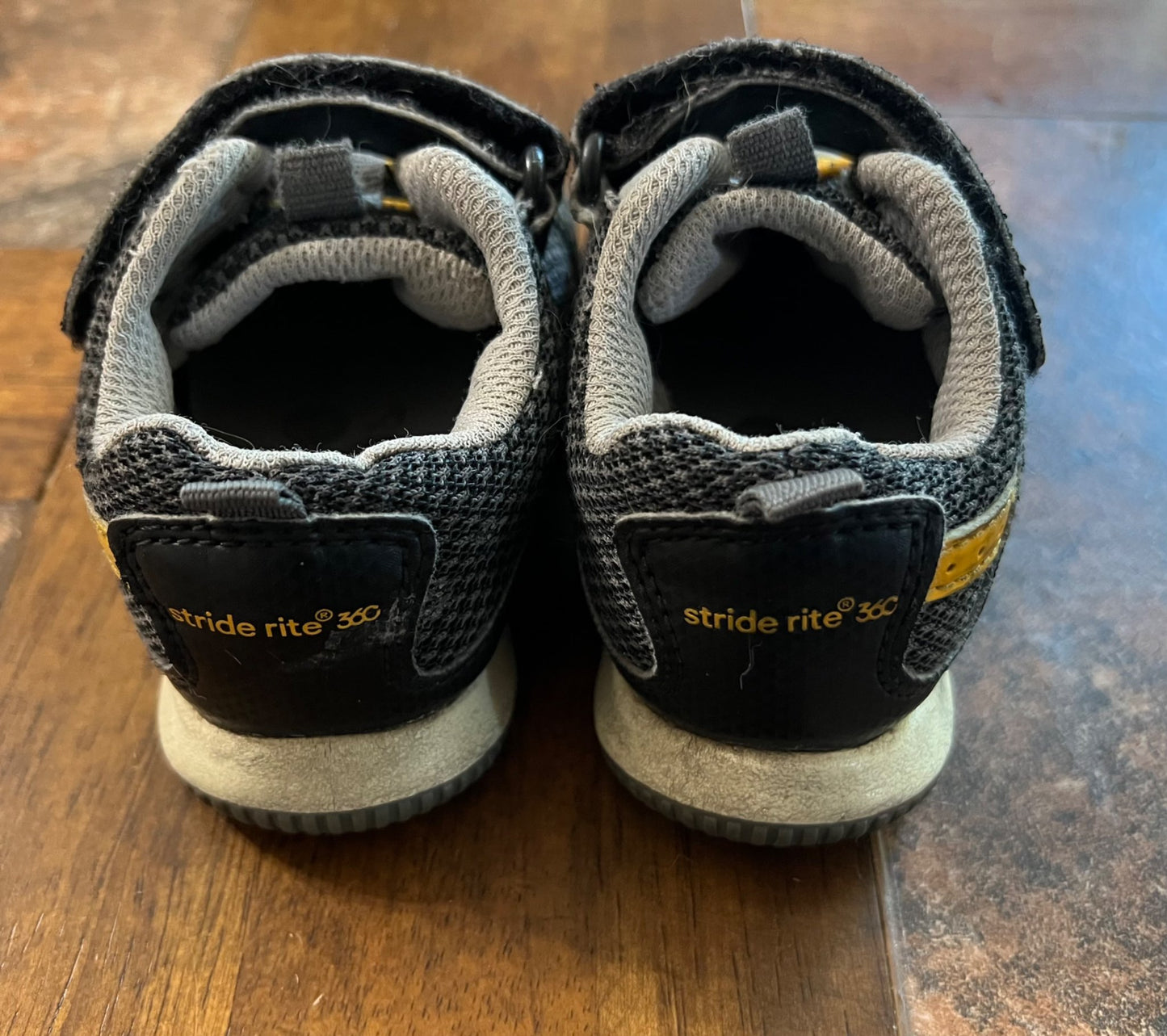 Stride Rite wide toe toddler 6, Shoes 6 (Walkers:12-24 mth)