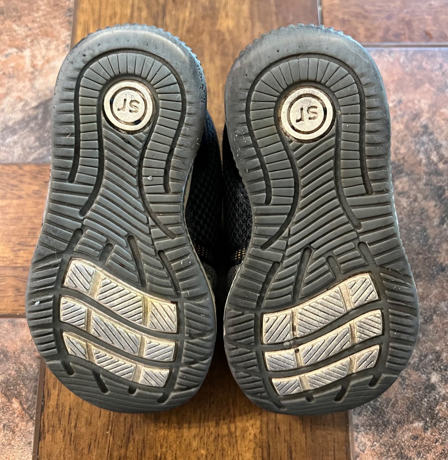 Stride Rite wide toe toddler 6, Shoes 6 (Walkers:12-24 mth)