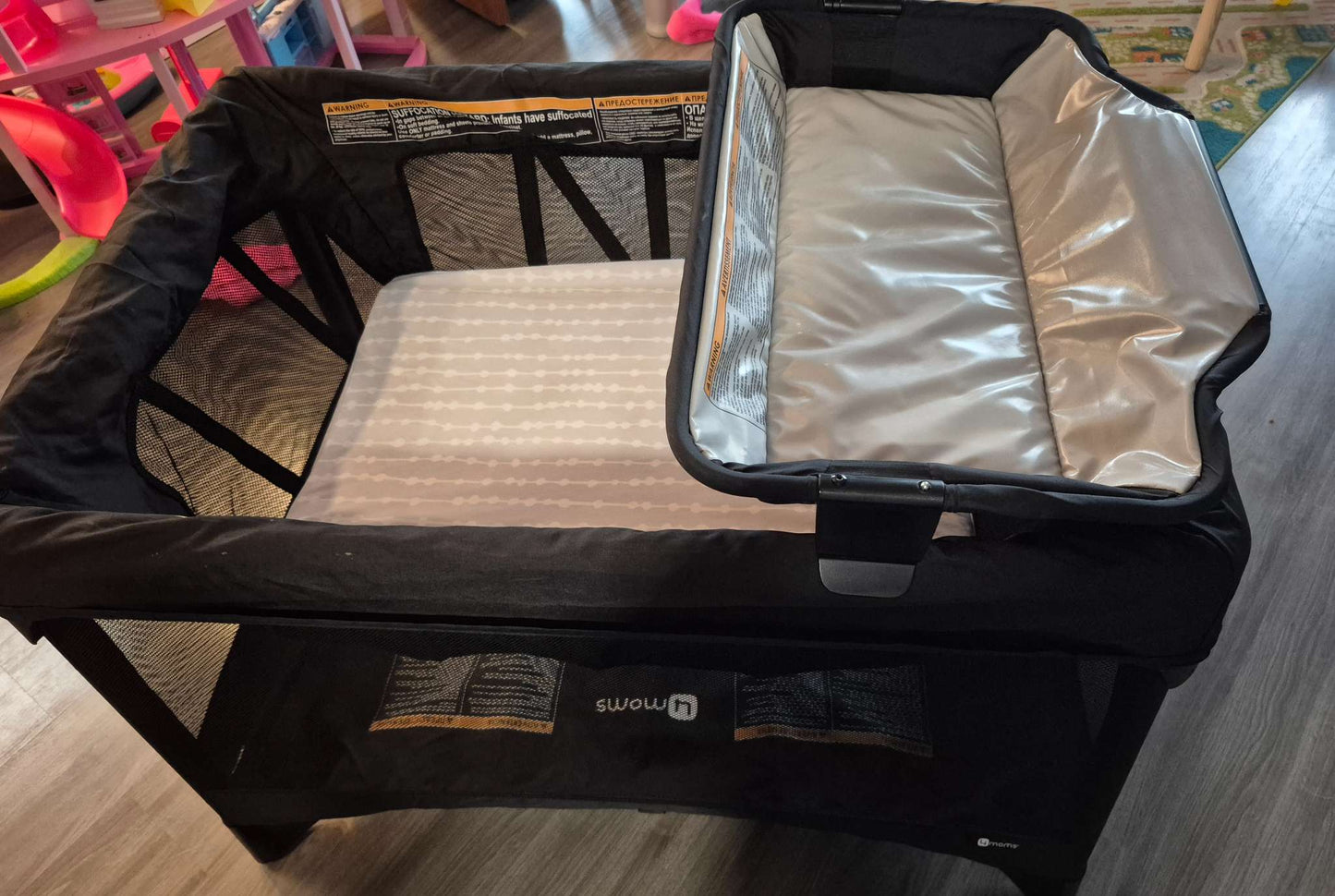 4moms Breeze Plus Playard with Bassinet & Change