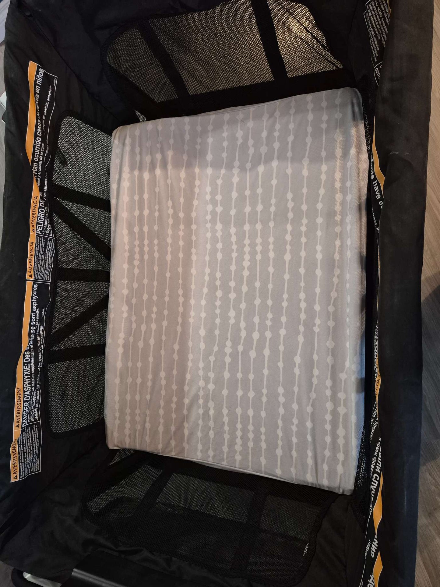 4moms Breeze Plus Playard with Bassinet & Change