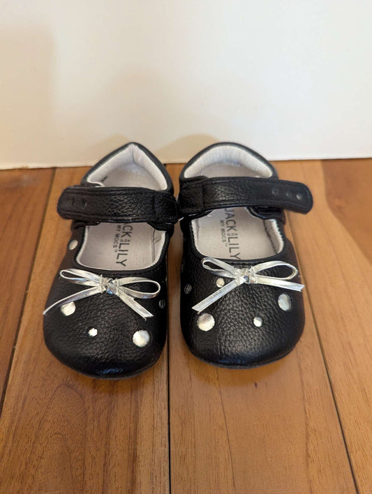 Jack & Lily infant shoes, size 4, Retails: $35, Shoes 4 (Baby: 0-12 mth)