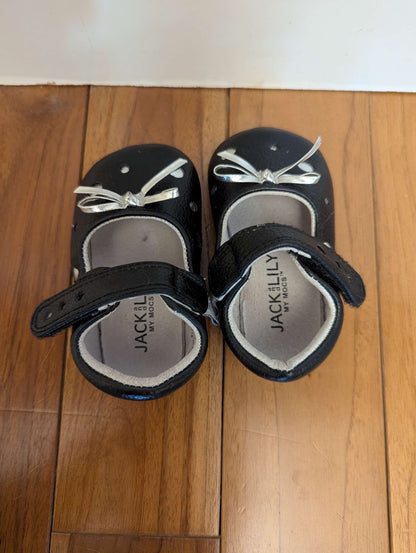 Jack & Lily infant shoes, size 4, Retails: $35, Shoes 4 (Baby: 0-12 mth)
