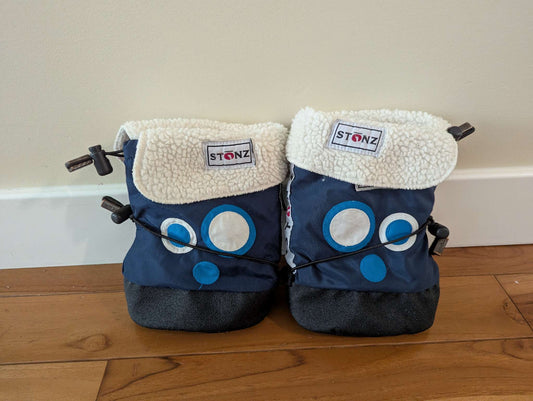 Stonz boots with liner size medium, (Baby: 0-12 mth), Shoes 4 (Baby: 0-12 mth)